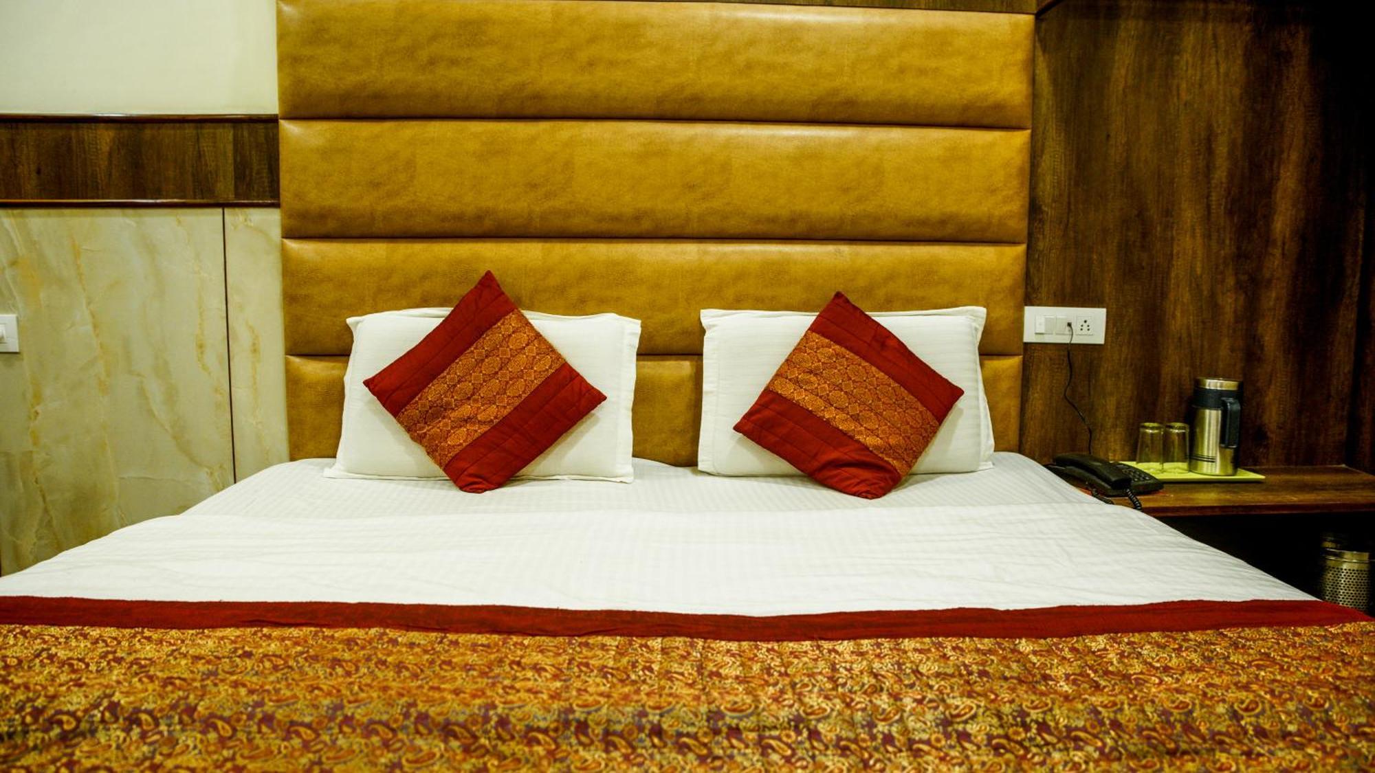 Hotel Raghunath Джамму Екстер'єр фото