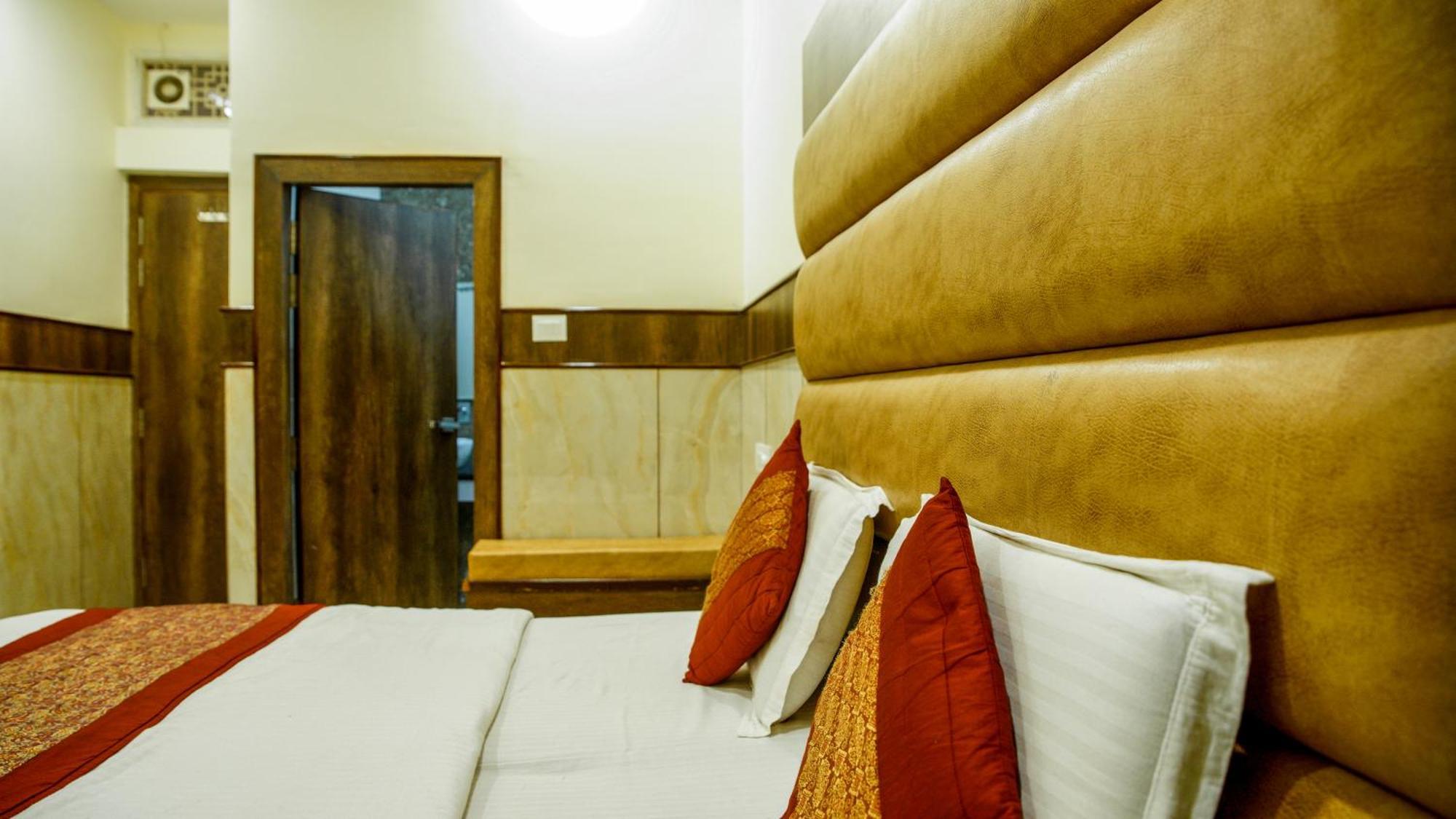 Hotel Raghunath Джамму Екстер'єр фото
