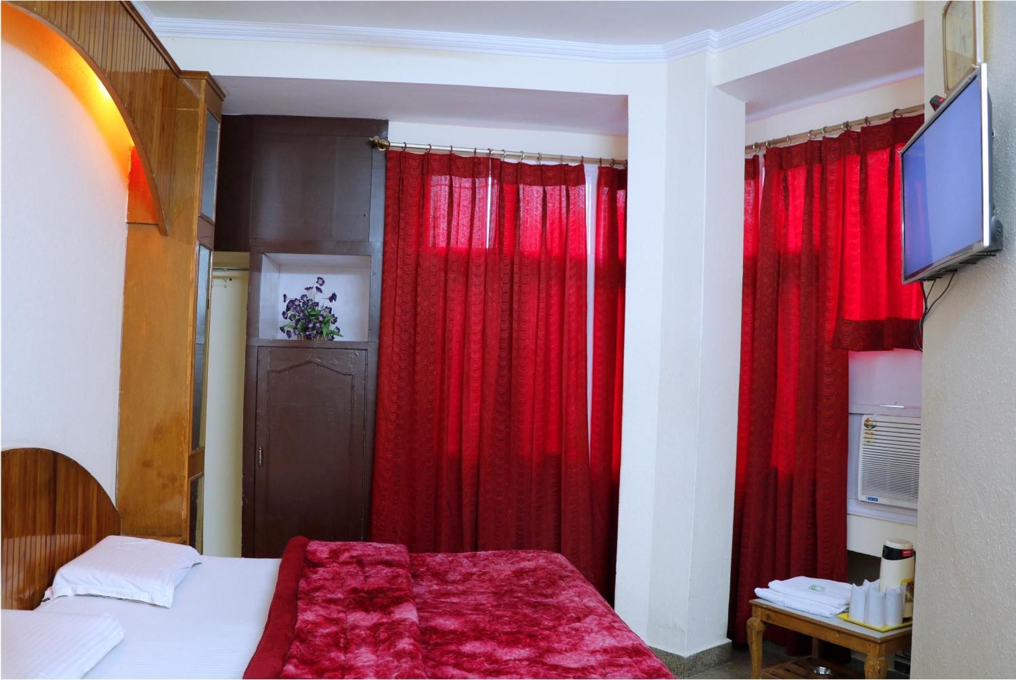Hotel Raghunath Джамму Екстер'єр фото
