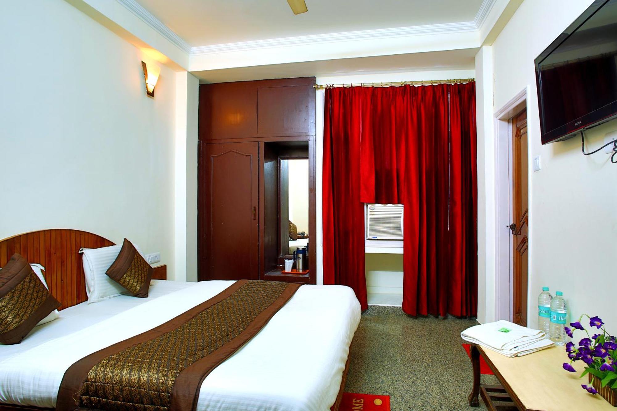 Hotel Raghunath Джамму Екстер'єр фото